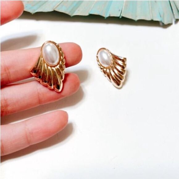Retro pearl stud earrings A37 - Picture 1 of 6